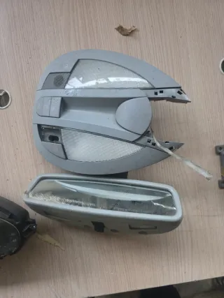 Luces interiores y espejo central