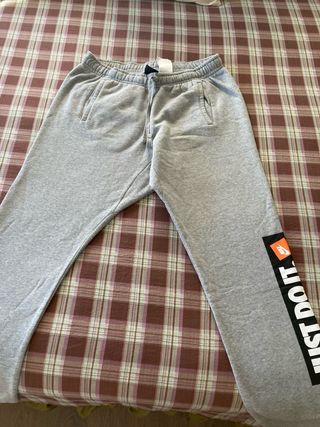 Pantalón chándal Nike gris