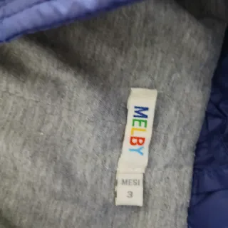 Tuta imbottita neonata viola con cuore, mesi tre