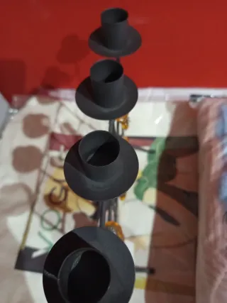 Candelabro de forja con adornos de cristal