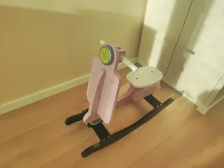 Moto Vespa balancín infantil rosa