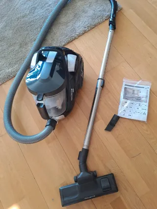 Aspiradora Rowenta sin bolsa + Accesorios