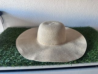 Sombrero de ala ancha beige
