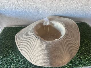 Sombrero de ala ancha beige
