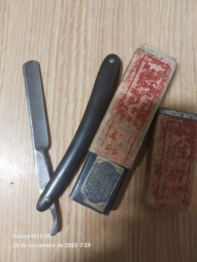 Vecchia lama da barbiere Warrantli