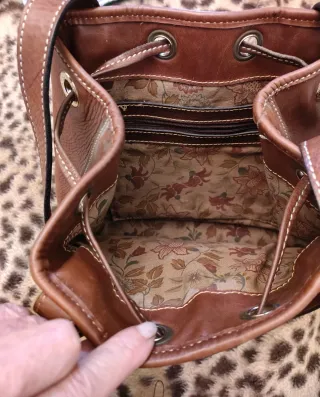 Bolso de cuero marrón auténtico