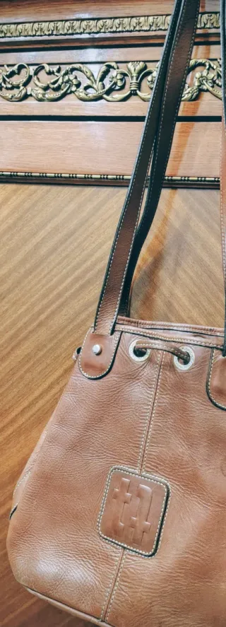 Bolso de cuero marrón auténtico