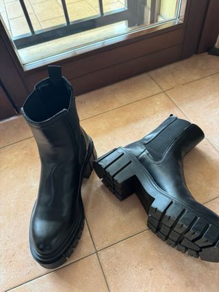 Stivaletti neri con suola chunky