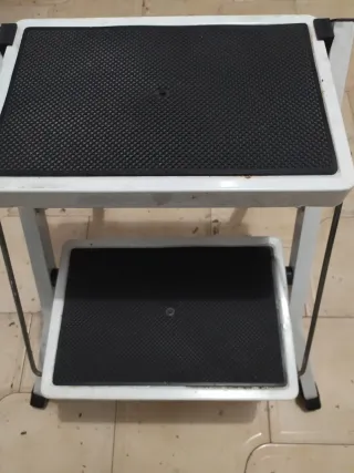 Escalera plegable 2 peldaños.