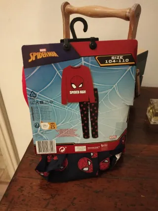 Pijama Spiderman Talla 104-110 Nuevo