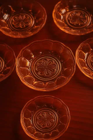 5 Piatti Vintage in Vetro Rosa