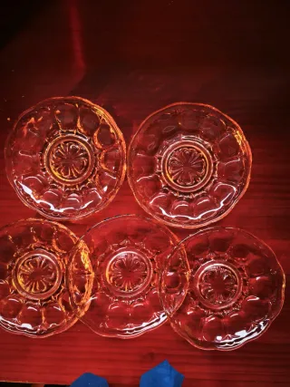 5 Piatti Vintage in Vetro Rosa