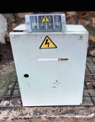 Caja eléctrica con protecciones