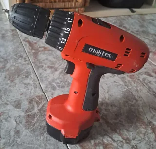 Taladro Atornillador Maktec + Cargador + 2 Batería