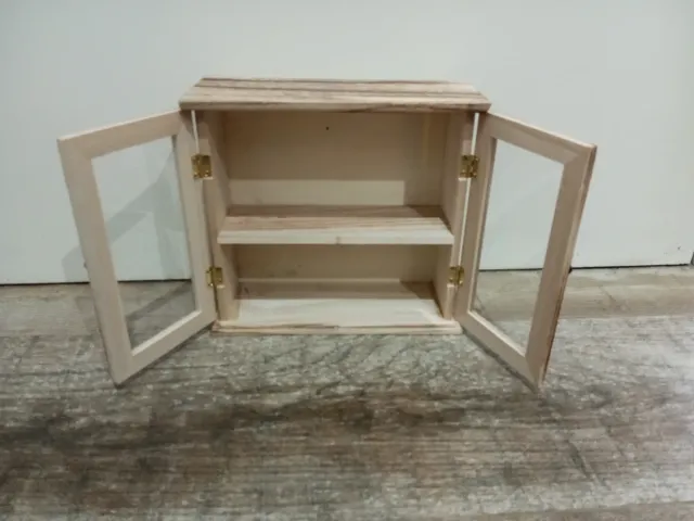 Armario pequeño de madera