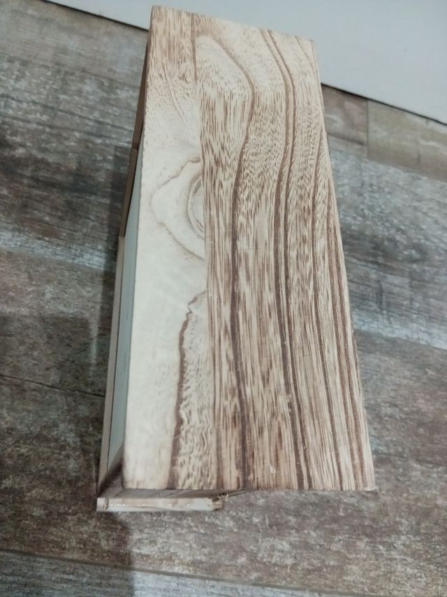 Armario pequeño de madera