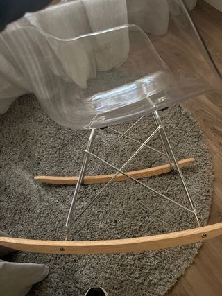 Silla mecedora transparente moderna