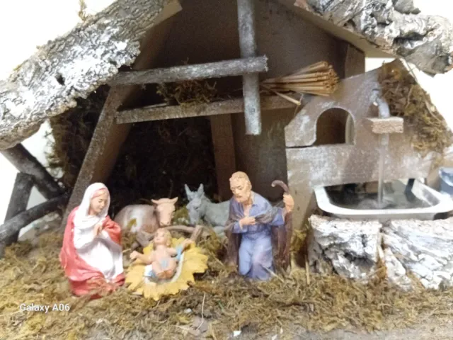 Capanna presepe natale con fontanella