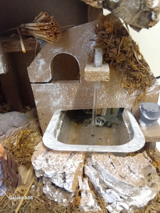 Capanna presepe natale con fontanella