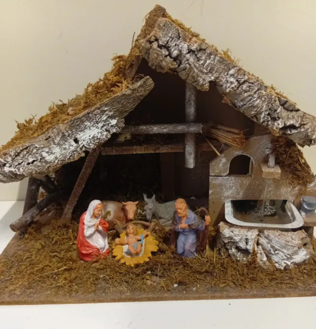 Capanna presepe natale con fontanella