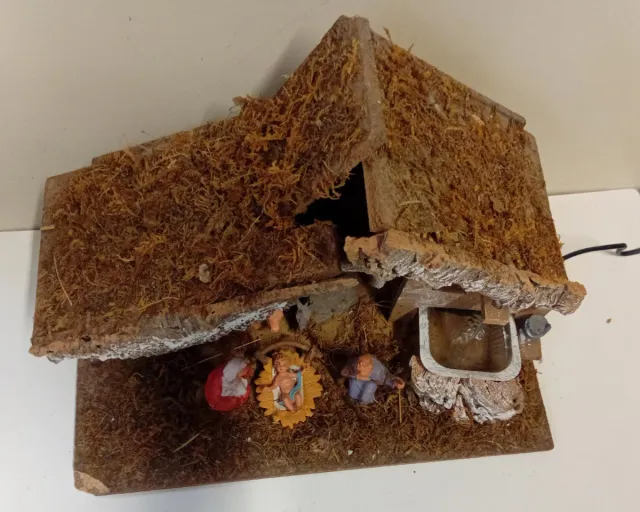 Capanna presepe natale con fontanella