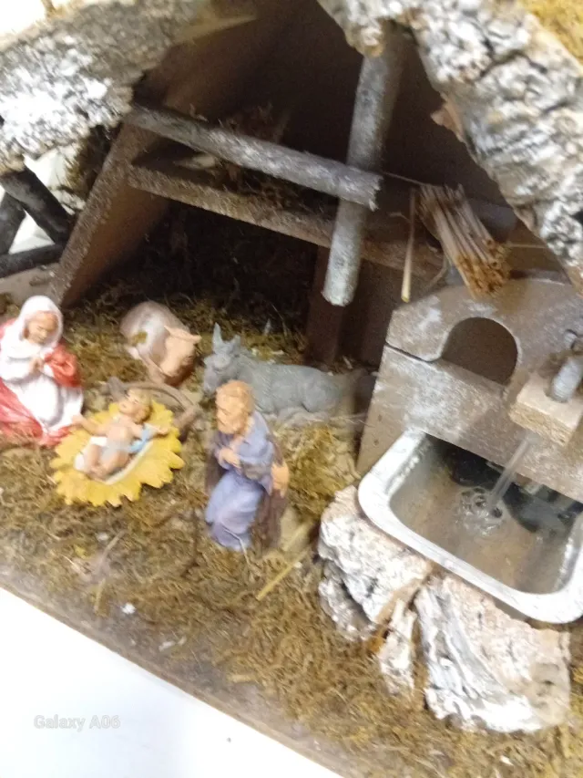 Capanna presepe natale con fontanella