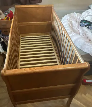 Cuna de madera ,convertible en cama ,nueva
