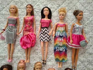 Barbies " crea tu lote"