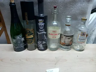 Bottiglie vuote di Gin - Sir Edmond, Duck Dive, DO