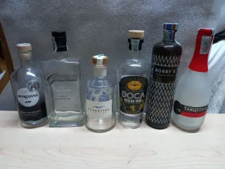 Bottiglie vuote di Gin - Sir Edmond, Duck Dive, DO