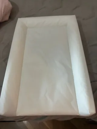 Cambiador de bebé blanco