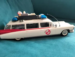 Coche Cazafantasmas y remolque