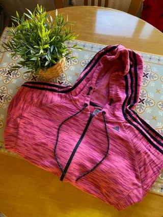 Chaqueta deportiva Adidas rosa y negra