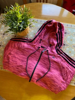 Chaqueta deportiva Adidas rosa y negra