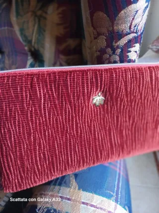 Pochette trucco Guerlain ape dorata