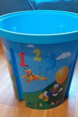 Silla de muñeca rosa