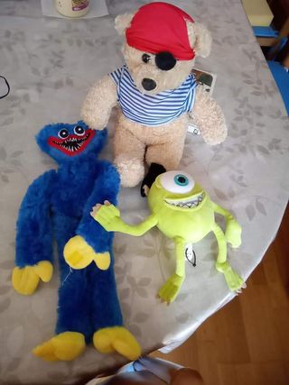 Silla de muñeca rosa