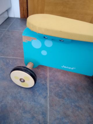 Silla de muñeca rosa