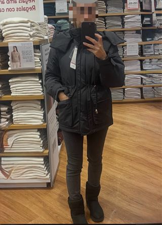 Chaqueta de plumas negra