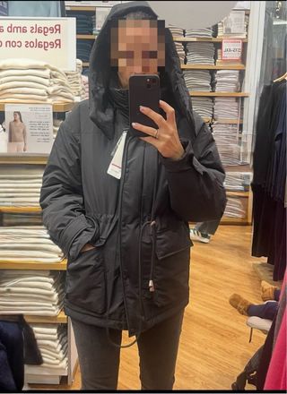 Chaqueta de plumas negra