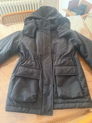 Chaqueta de plumas negra