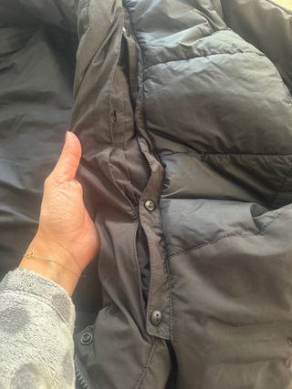 Chaqueta de plumas negra