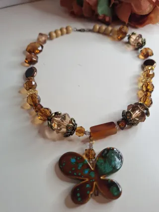 Collar Mariposa Marrón y Turquesa