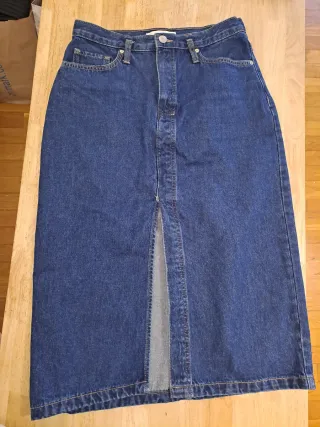 Falda vaquera media pierna.