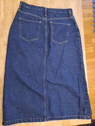 Falda vaquera media pierna.