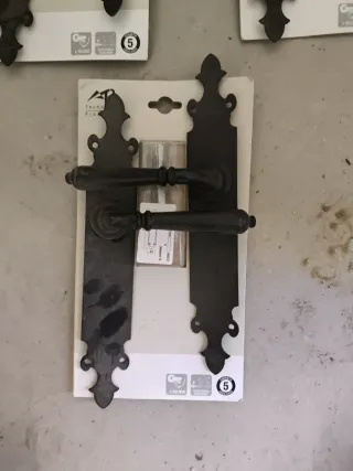 Manilla de puerta negra
