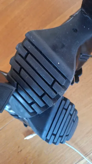 Stivaletti neri con frange