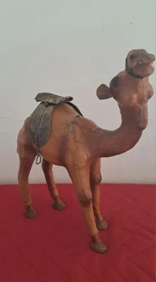 Scultura cammello in cuoio