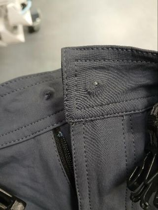 Pantalón de montaña y trekking resistente y cortaviento