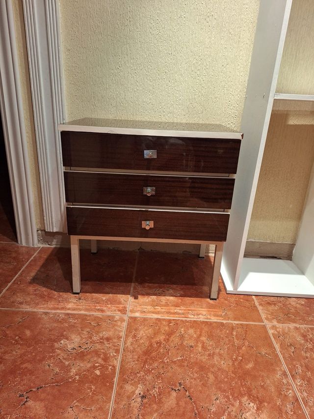 Comodino in legno e metallo